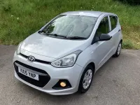 Usado Hyundai i10 67 HP (49 kW) 2015 Prateado Citadino