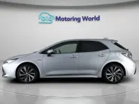 Usado Toyota Corolla Design 122 HP (89 kW) 2021 Prateado Citadino