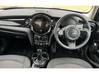 Usado Mini Cooper Classic 136 HP (100 kW) 2024 Branco Citadino