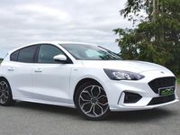 Usado Ford Focus ST-Line X 182 HP (133 kW) 2020 Branco Citadino