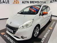 Used Peugeot 208 Roland Garros 92 HP (67 kW) 2014 White Hatchback