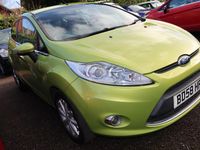 Usado Ford Fiesta Zetec 82 CV (60 kW) 2008 Verde Utilitario