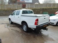 Used Toyota HiLux Active 144 HP (105 kW) 2014 White Pickup