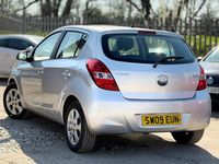 Used Hyundai i20 Comfort 101 HP (74 kW) 2009 Silver Hatchback