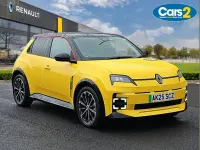 Used Renault R5 Iconic 110 kW (150 HP) 2025 Yellow/black  Hatchback