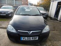 Second-hand Vauxhall Corsa Design Edition 75 CP (55 kW) 2005 Negru Hatchback
