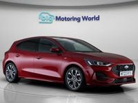 Begagnad Ford Focus ST-Line 125 HK (91 kW) 2023 Röd Halvkombi