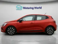 Używany Renault Clio V Evolution 90 KM (66 kW) 2023 Czerwony Hatchback