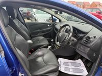 Used Renault Clio IV Signature 2017 Blue Hatchback