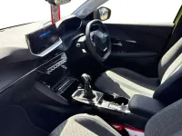 Used Peugeot 208 Allure 101 HP (74 kW) 2024 Yellow Hatchback