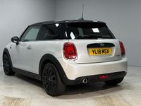 Usado Mini Cooper D Hatch 114 HP (83 kW) 2018 Prateado Citadino