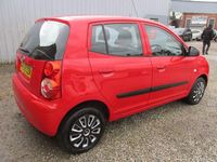 Used Kia Picanto 64 HP (47 kW) 2009 Red Hatchback