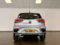 Usado MG ZS Exclusive 111 HP (81 kW) 2023 Prateado SUV