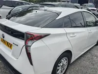 Used Toyota Prius Active 122 HP (89 kW) 2017 White Hatchback