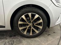 Begagnad Renault Clio V Evolution 90 HK (66 kW) 2023 Silver Halvkombi