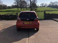 Begagnad Toyota Aygo 68 HK (50 kW) 2012 Orange Halvkombi