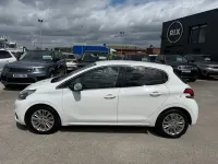 Used Peugeot 208 Allure 82 HP (60 kW) 2017 White Hatchback