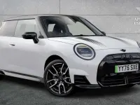 Used Mini Cooper Hatch 133 kW (181 HP) 2025 White Hatchback