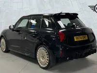 Używany Mini Cooper Hatch 154 KM (113 kW) 2024 Czarny Hatchback