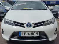 Used Toyota Auris Hybrid 2014 White Hatchback