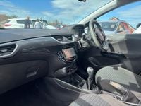 Second-hand Vauxhall Corsa Design Edition 70 CP (51 kW) 2015 Galben Hatchback