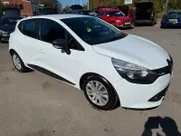 Used Renault Clio IV Expression 75 HP (55 kW) 2014 White Hatchback