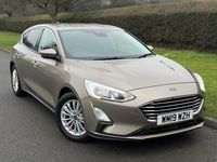 Usado Ford Focus Titanium 125 HP (91 kW) 2019 Prateado Citadino