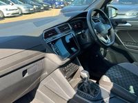 Używany VW Tiguan R-line 245 KM (180 kW) 2023 Szary SUV