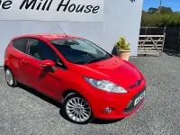 Usado Ford Fiesta Titanium 118 HP (86 kW) 2012 Vermelho Citadino