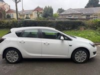 Used Vauxhall Astra Excite 100 HP (73 kW) 2015 White Hatchback