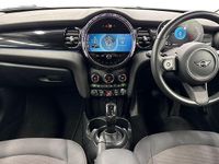 Usado Mini Cooper Classic 134 CV (98 kW) 2023 Gris Utilitario