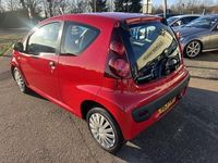 Begagnad Peugeot 107 Access 68 HK (50 kW) 2014 Röd Halvkombi