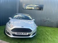 Usado Ford Fiesta Zetec 82 HP (60 kW) 2015 Prateado Citadino