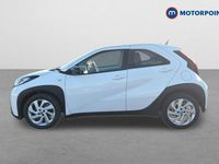 Used Toyota Aygo X PURE 72 HP (52 kW) 2023 White SUV