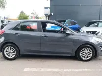 Begagnad Kia Rio 101 HK (74 kW) 2023 Grå Halvkombi
