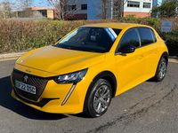 Second-hand Peugeot e-208 Allure Premium 98 kW (134 CP) 2022 Galben Hatchback