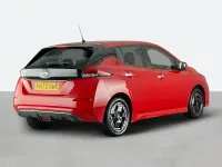 Begagnad Nissan Leaf Acenta 110 kW (150 HK) 2022 Röd Halvkombi