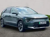 Begagnad Kia e-Niro 150 kW (204 HK) 2025 Grön SUV