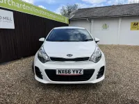 Begagnad Kia Rio 84 HK (61 kW) 2016 Vit Halvkombi