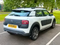 Used Citroën C4 Cactus Feel 100 HP (73 kW) 2015 White Hatchback