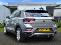 Usado VW T-Roc Style 150 HP (110 kW) 2025 Prateado SUV