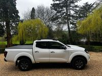 Used Nissan Navara Acenta 160 HP (117 kW) 2016 White Pickup