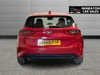 Usado Kia Ceed 114 CV (83 kW) 2019 Rojo Utilitario