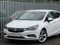 Used Vauxhall Astra SRi 150 HP (110 kW) 2017 White Hatchback