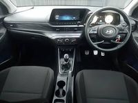 Begagnad Hyundai Bayon Advanced 100 HK (73 kW) 2024 Röd SUV