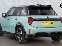 Begagnad Mini Cooper Hatch 113 kW (154 HK) 2025 Grön Halvkombi