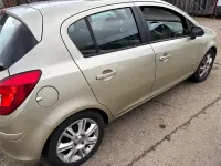Used Vauxhall Corsa Design Edition 89 HP (65 kW) 2009 Gold Hatchback
