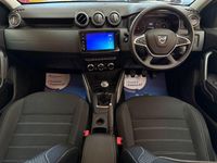 Begagnad Dacia Duster Prestige 100 HK (73 kW) 2023 Vit SUV
