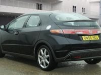 Begagnad Honda Civic EX 140 HK (102 kW) 2007 Svart Halvkombi