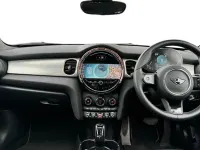 Begagnad Mini Cooper Exclusive 134 HK (98 kW) 2023 Vit Halvkombi